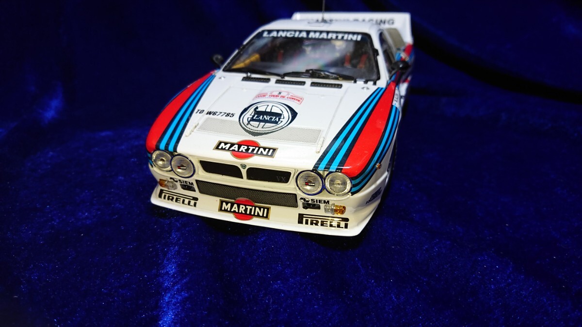京商 ランチア 037 ラリー ’84 ツール・ド・コルス MARTINI #5 Amazon | 1/18 ランチア 037ラリー 1984ツール・ド・コルス No.5