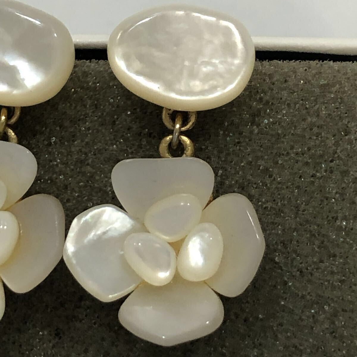 シャネル ピアス 01A シェル カメリア ココマーク (管 XY43 E15 )_画像4