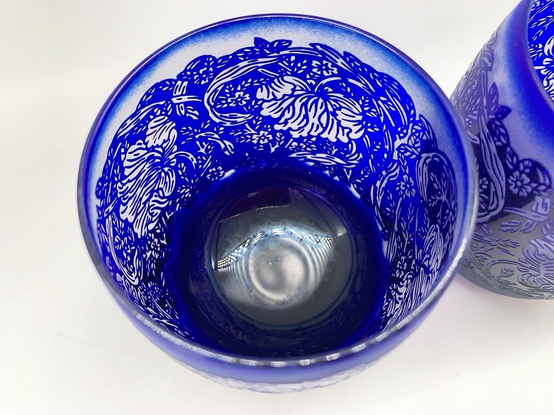 中古 彩色霞彫り グラス 2個セット ペア カットガラス コップ 肥前びーどろ 酒器 藍色 青 ロックグラス ガラス 茨城県 0803や3 A1 60