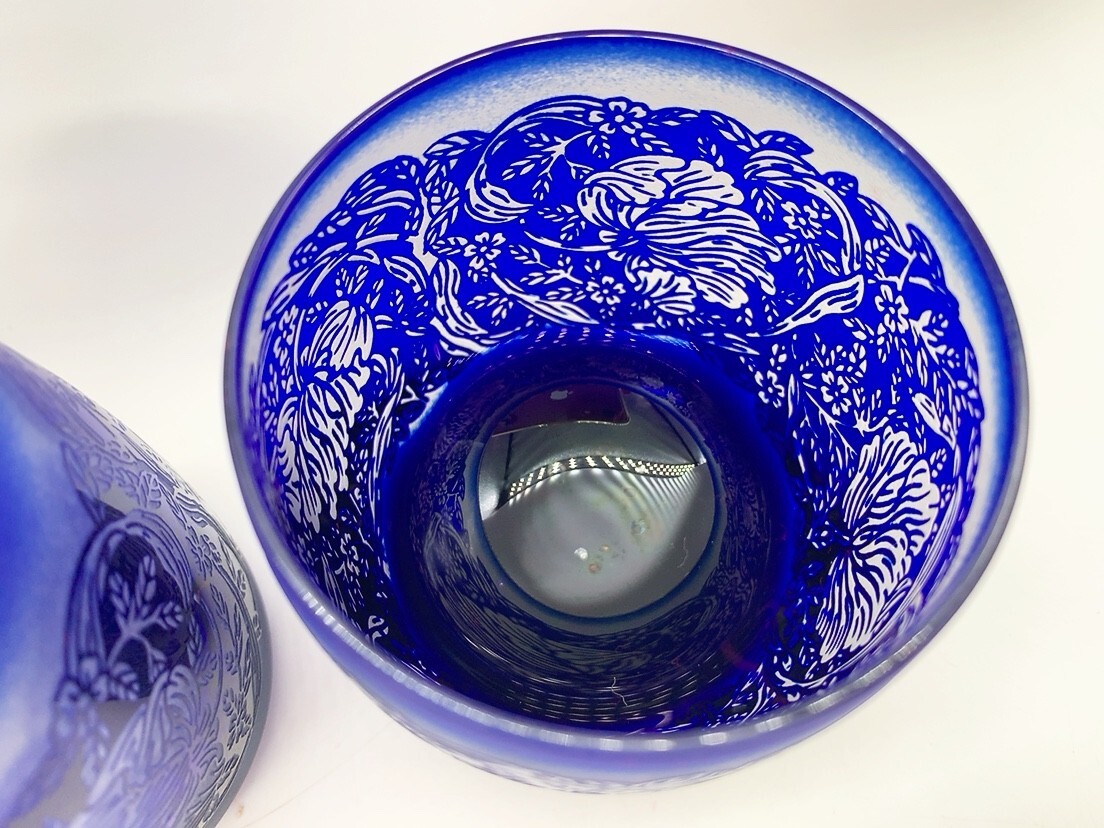 中古 彩色霞彫り グラス 2個セット ペア カットガラス コップ 肥前びーどろ 酒器 藍色 青 ロックグラス ガラス 茨城県 0803や3 A1 60