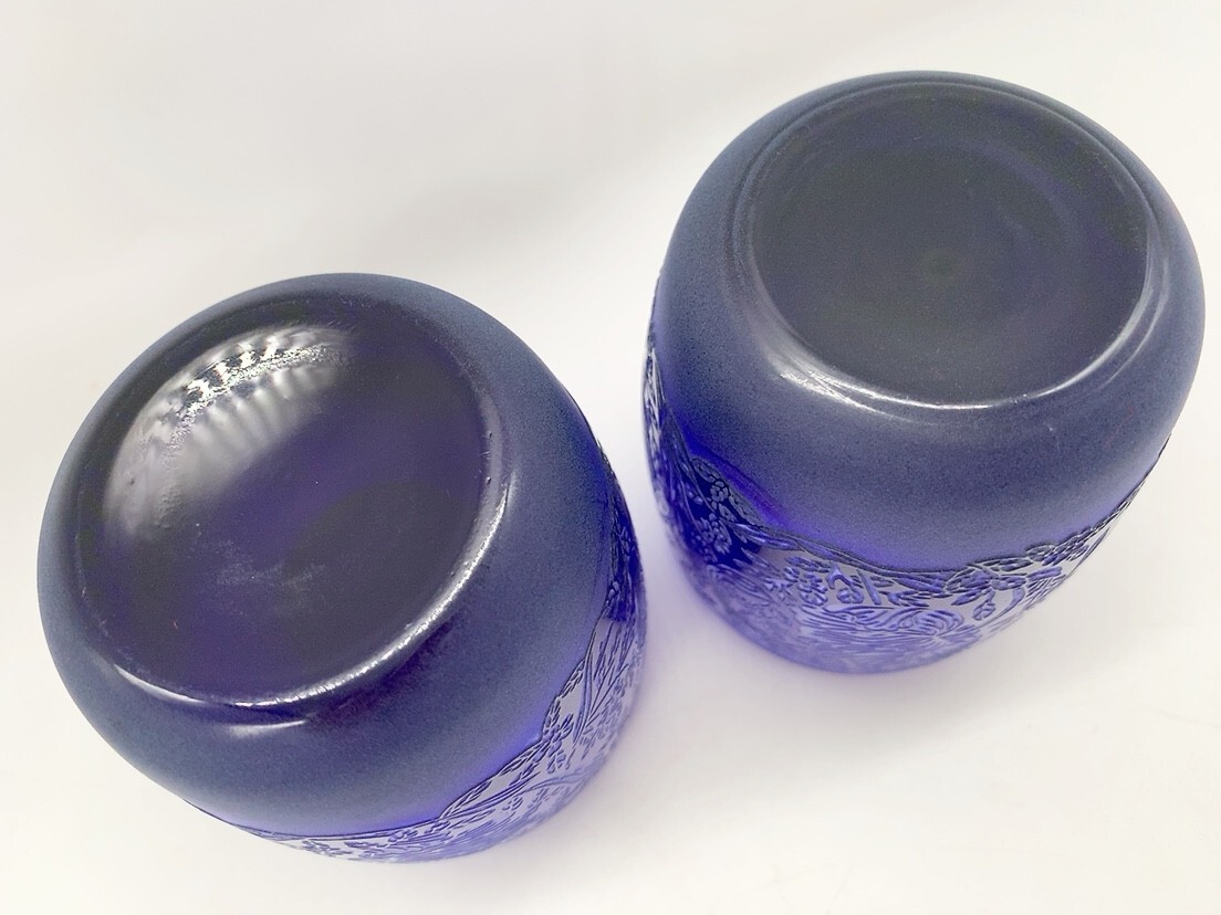 中古 彩色霞彫り グラス 2個セット ペア カットガラス コップ 肥前びーどろ 酒器 藍色 青 ロックグラス ガラス 茨城県 0803や3 A1 60