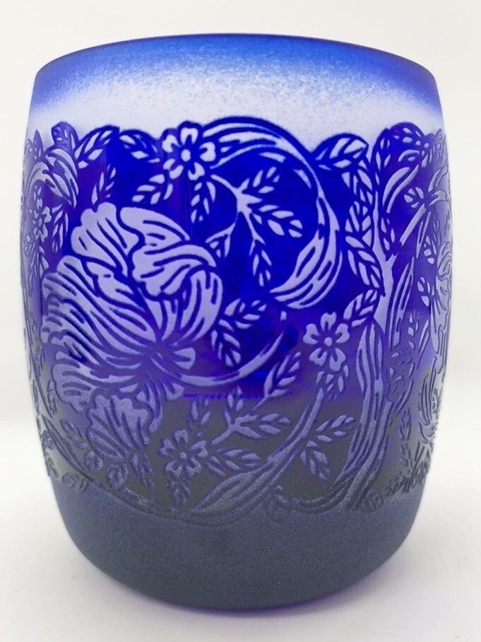 中古 彩色霞彫り グラス 2個セット ペア カットガラス コップ 肥前びーどろ 酒器 藍色 青 ロックグラス ガラス 茨城県 0803や3 A1 60