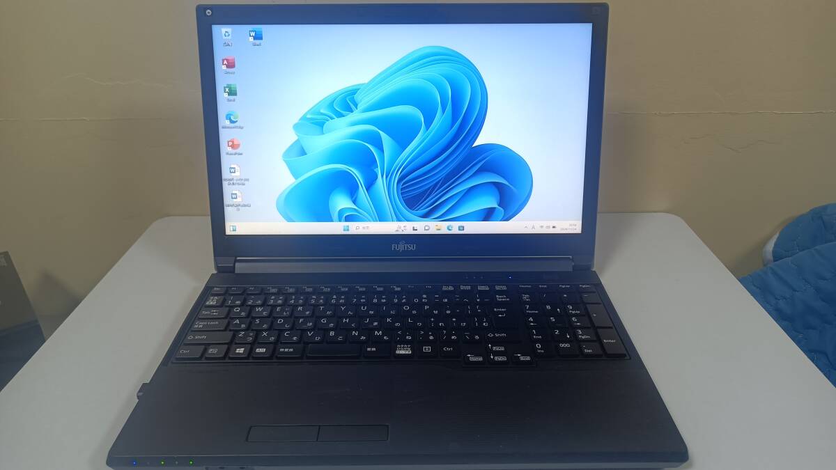 ノートパソコンTOSHIBA 第六世代 Core i5 SSD128Gメモリ8G