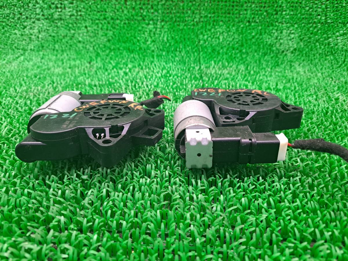 ☆送料600円　マツダ プレマシー CWEFW 純正　リア　左右　ドアレギュレーターモーター　2点　モーター_画像2