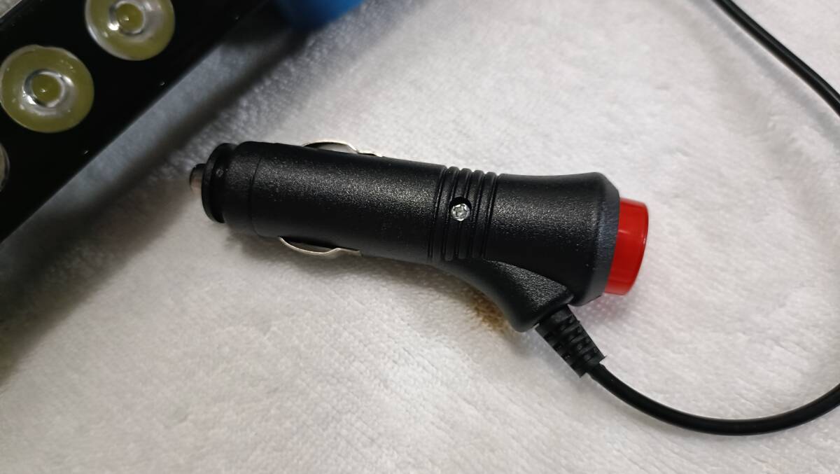 【新品】ストロボライト　超爆光 12V シガー電源　ホワイトLED　点灯サンプル動画あり　_画像3