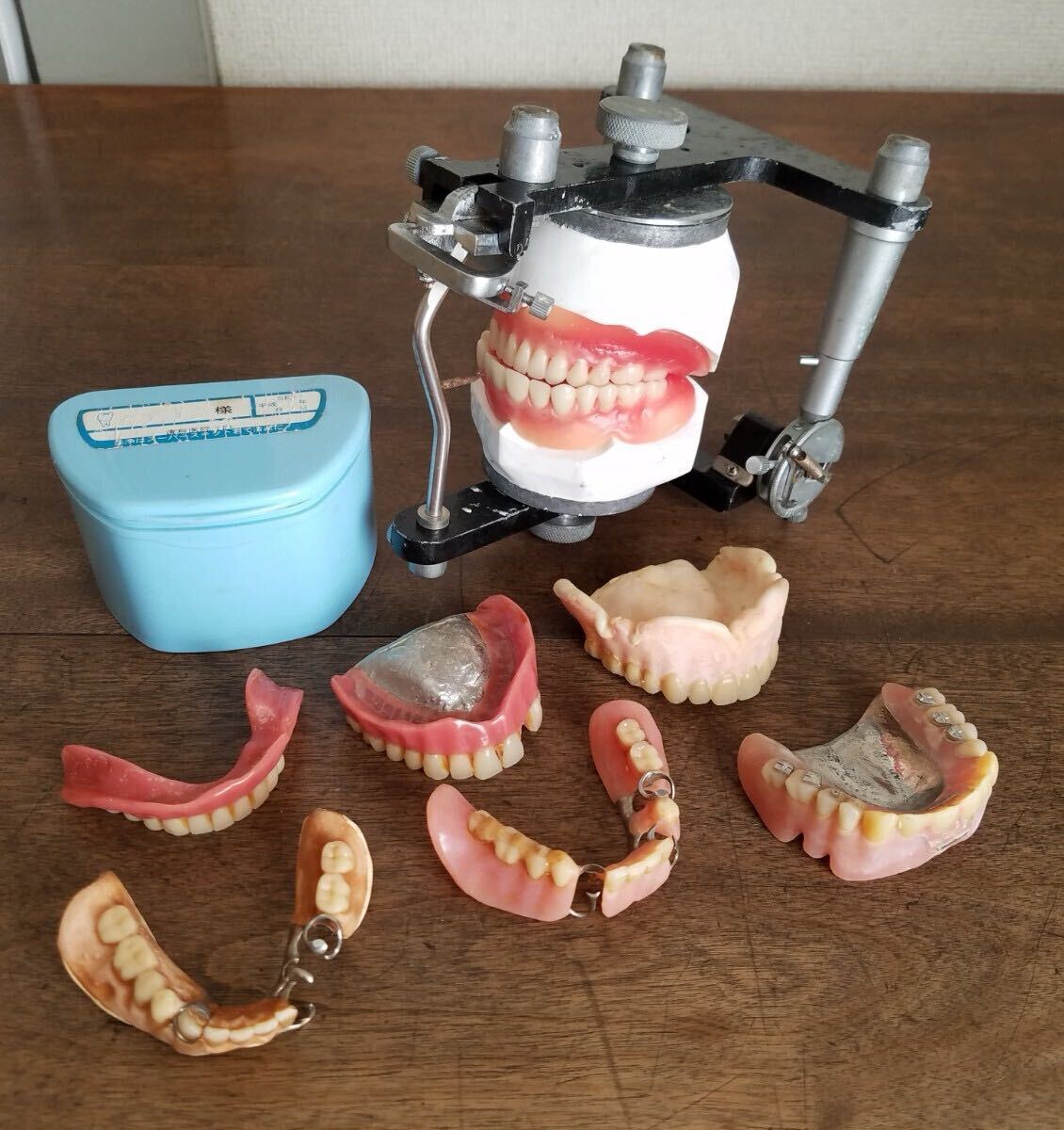 蔵出 当時物 歯科 咬合器 器具 模型 まとめて セット 義歯 入れ歯 歯医者 医者 医療 専門 道具 用品 機器 技工士 歯材 昭和 レトロ 古道具