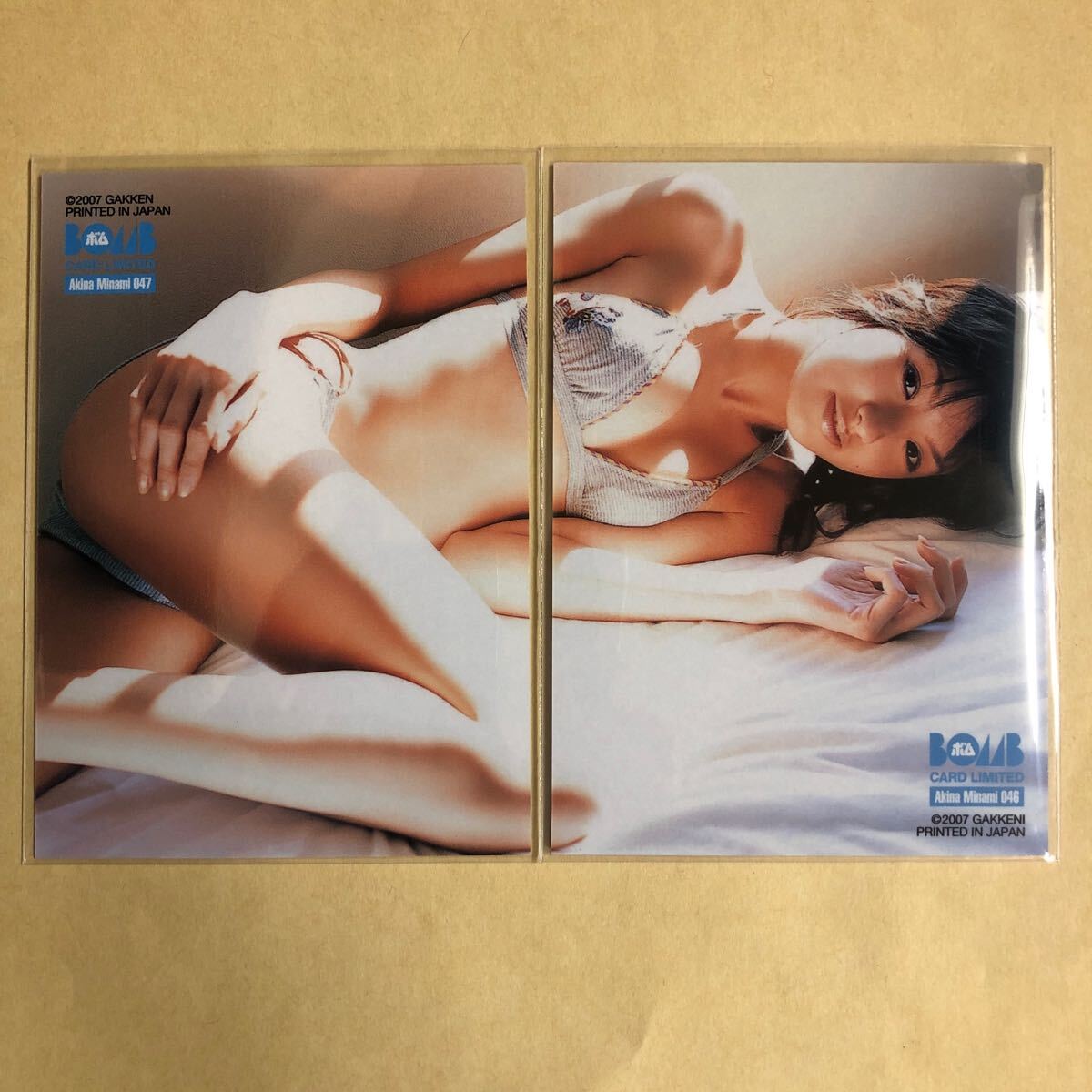  юг Akira .2007bom коллекционные карточки идол gravure карта купальный костюм бикини 046 047 звезда коллекционная карточка BOMB 2 шт. комплект 