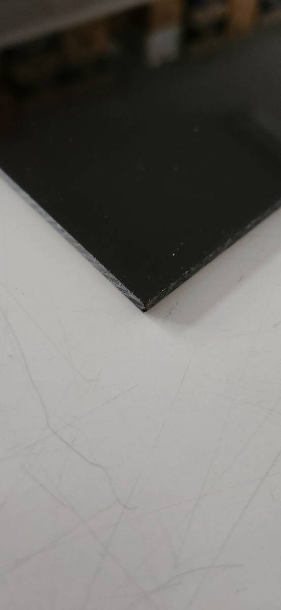 カピロンプレート 塩ビ K5910 ブラックスモーク板 板厚3ミリX900ミリX280ミリ 笠井産業製 K-5910 グレースモーク 紙マスキングあり_画像4