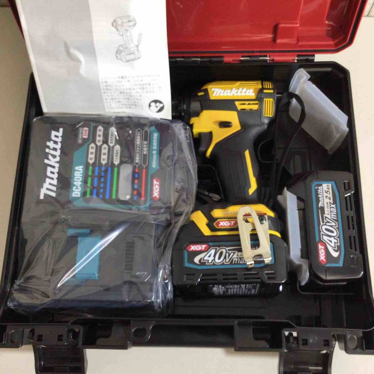 ★未使用 保管品 makita【マキタ TD002GDXFY 40Vmax 2.5Ah 充電式インパクトドライバ バッテリー2個，急速充電器付き】 001♪未使用品♪マキタ makita 40Vmax充電式インパクトドライバ TD002GDXFY