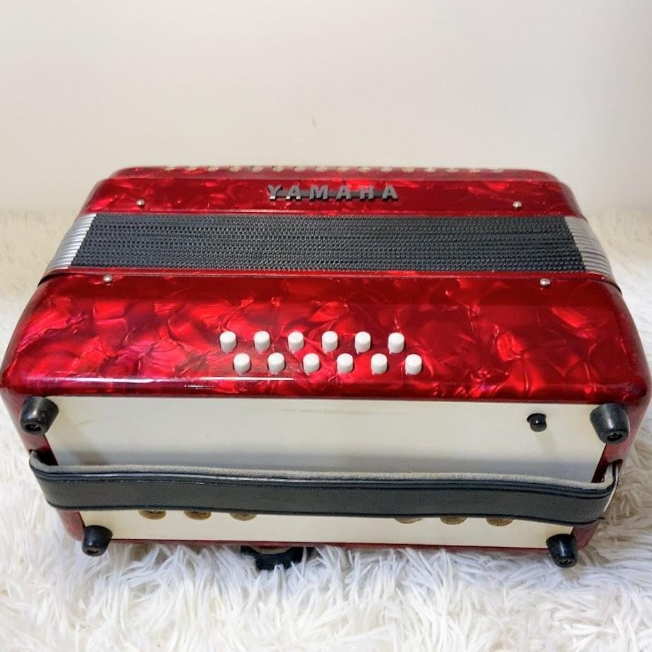 ヤマハ アコーディオン 25鍵盤 専用ケース付き 音出しOK ヤマハ YAMAHA 赤 アコーディオン 25鍵盤 8905 鍵盤楽器 音楽