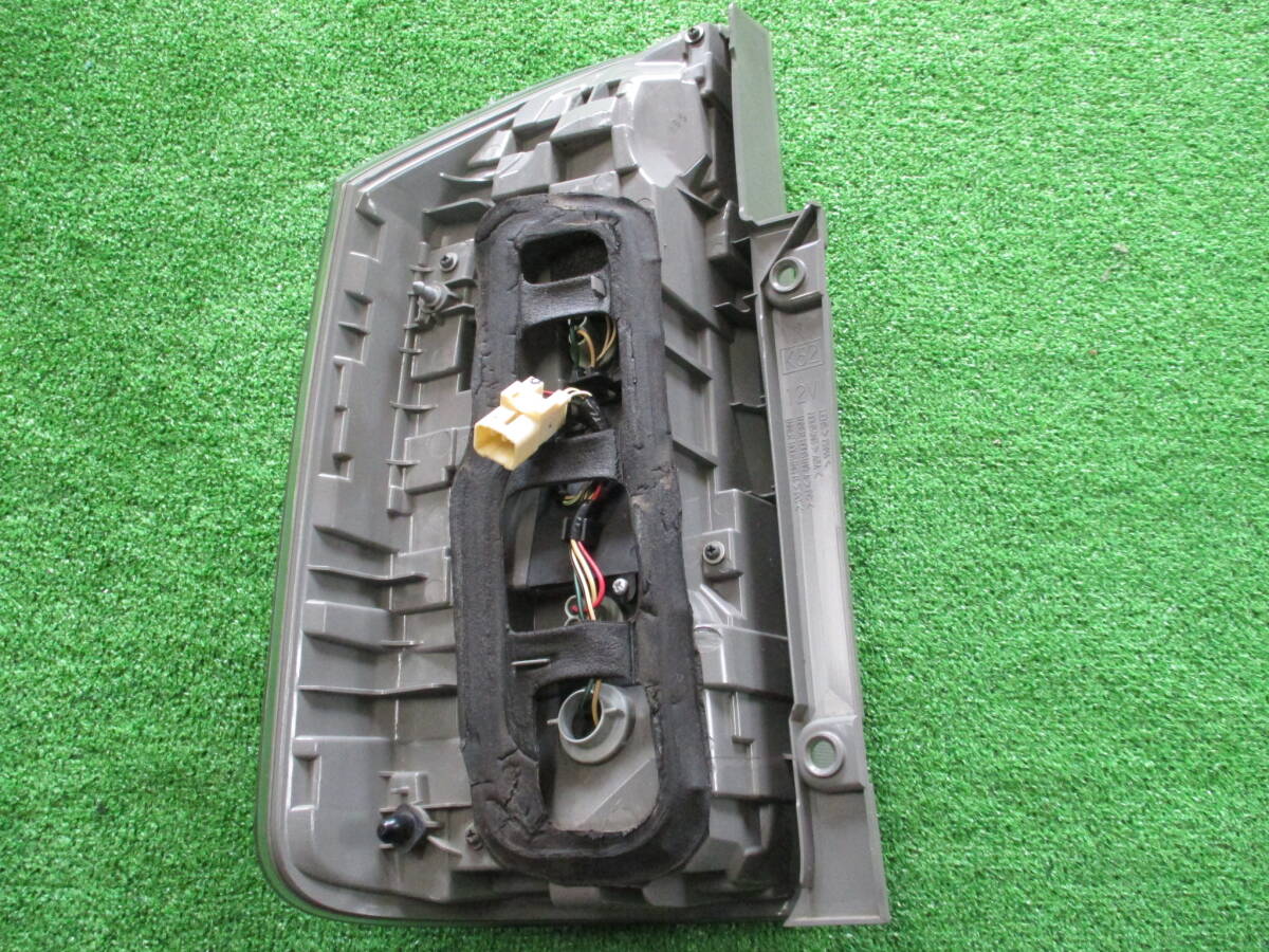 AIR7802■保証付■ヴォクシー ZRR70W■■右 テールレンズ■■ICHIKOH 28-199/ランプ ライト■H21年■宮城県～発送◎発送サイズ C/棚7C7の画像4