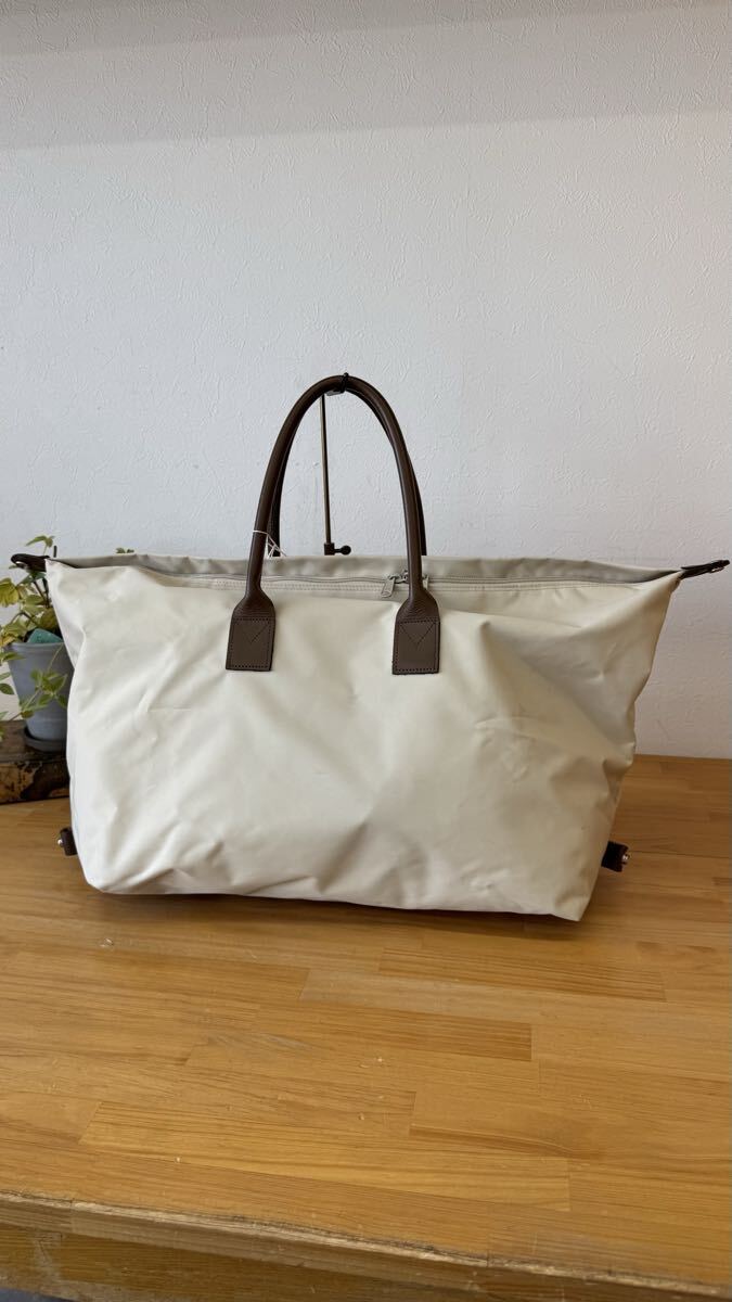 agnes b. アニエスベー VOYAGE 鍵付ボストン2WAYバッグ レザーハンドルロゴ刺繍フロントジップ手持ち鞄 大きめ旅行カバン ホワイト白色系 q