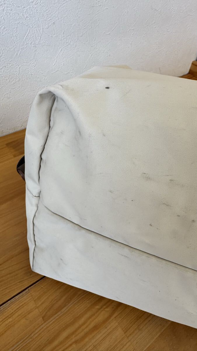 agnes b. アニエスベー VOYAGE 鍵付ボストン2WAYバッグ レザーハンドルロゴ刺繍フロントジップ手持ち鞄 大きめ旅行カバン ホワイト白色系 q