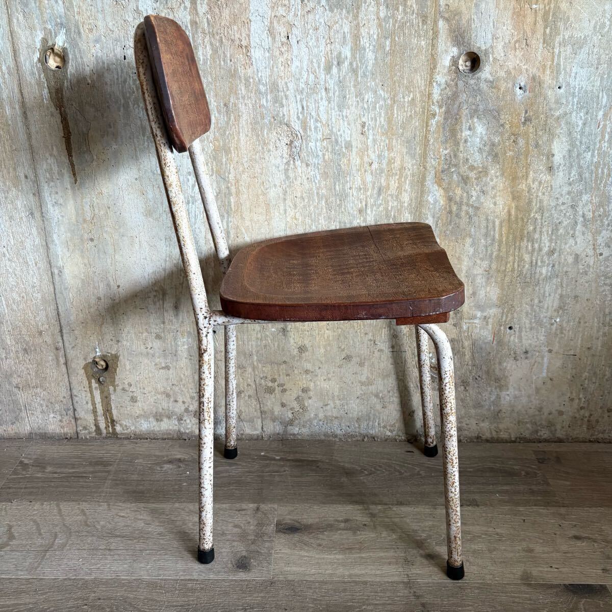 ヴィンテージチェア　古材×パイプ　リメイク　子供椅子　学校椅子　白 ヴィンテージチェア 古材×パイプ リメイク 子供椅子 学校椅子 白
