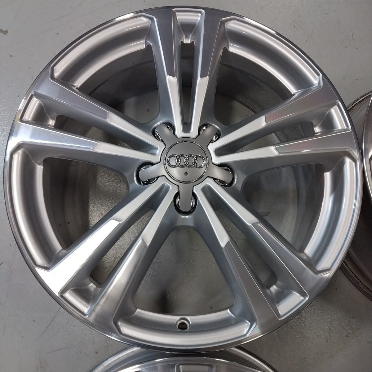 人気デザイン★AUDI　アウディ　8V型　S3　スポーツバック 純正　5パラレルスポークデザイン★A3★7.5J+51　112-5H☆新品サマータイヤ☆_画像5