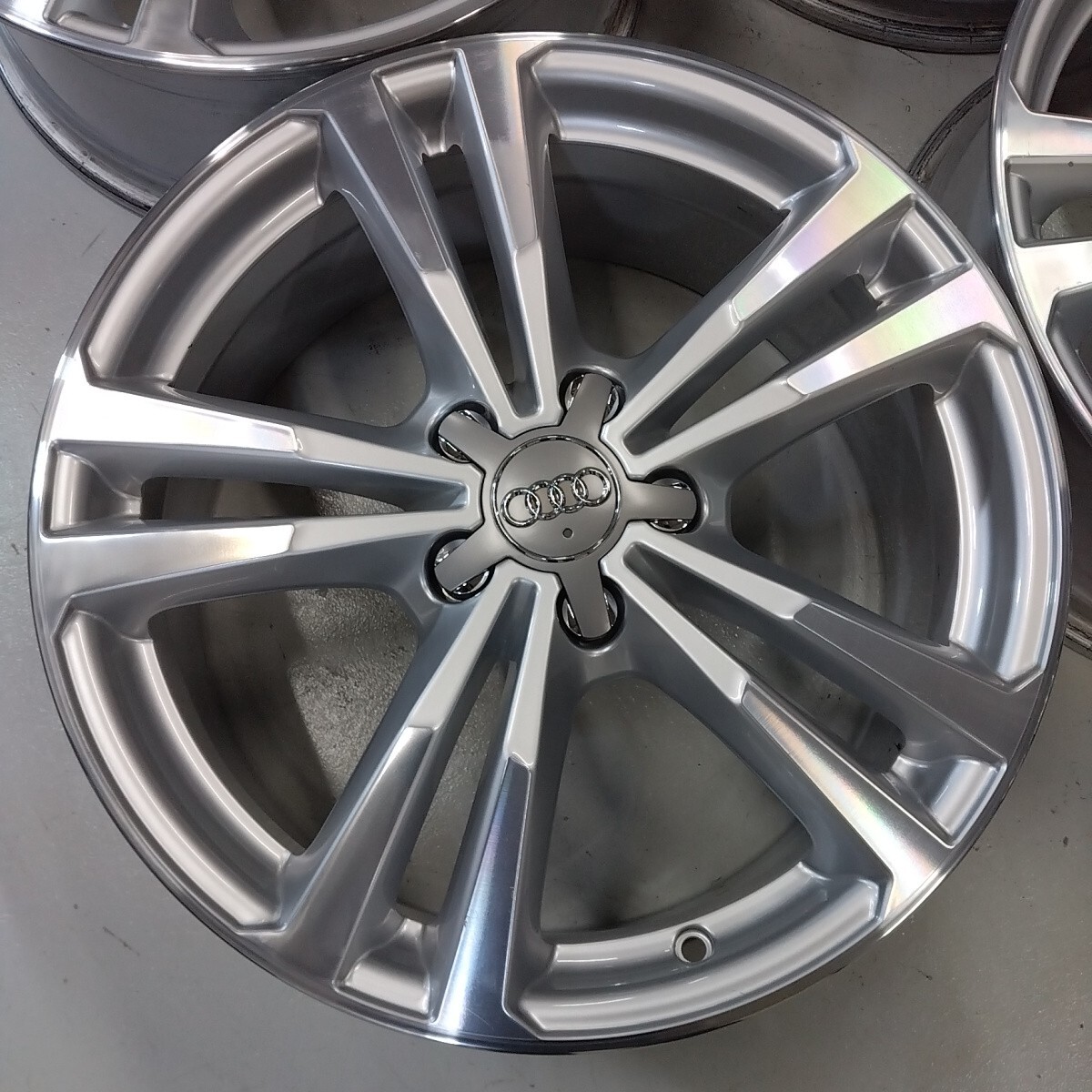 人気デザイン★AUDI　アウディ　8V型　S3　スポーツバック 純正　5パラレルスポークデザイン★A3★7.5J+51　112-5H☆新品サマータイヤ☆_画像6