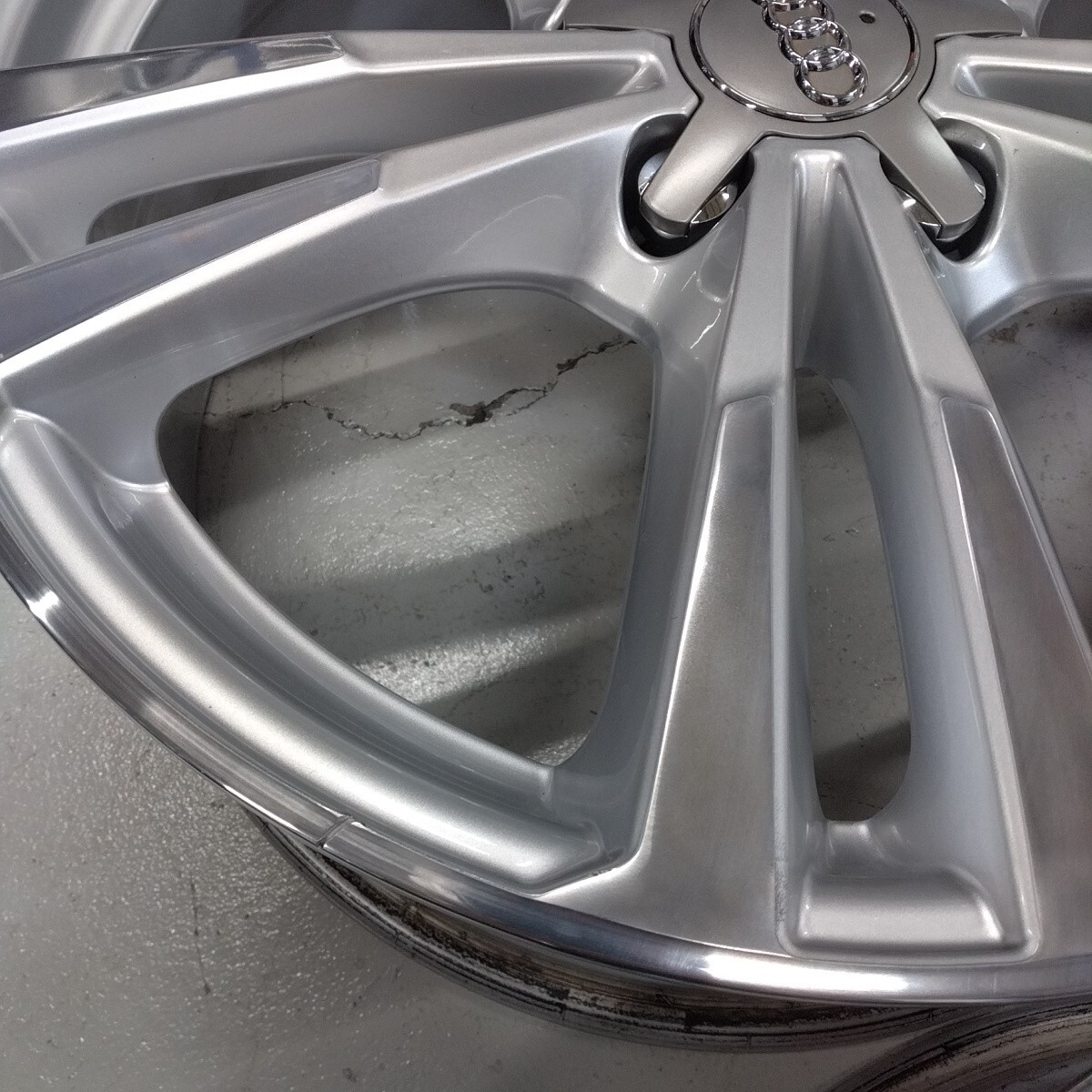 人気デザイン★AUDI　アウディ　8V型　S3　スポーツバック 純正　5パラレルスポークデザイン★A3★7.5J+51　112-5H☆新品サマータイヤ☆_画像9