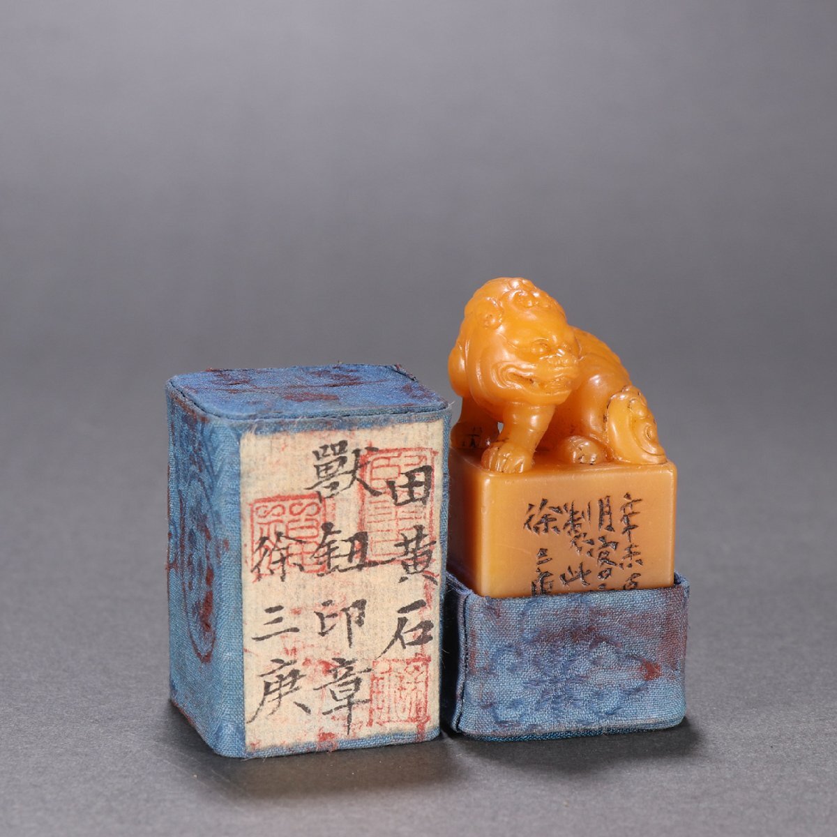 中国古美術・瑞獣羅漢の印鑑・寿山石三彩水晶田黄・置物・純手彫り・風水開運・文房具 安】清時代 徐三庚銘 寿山田黄石彫 瑞獣鈕印章 印鑑 共箱 極細工