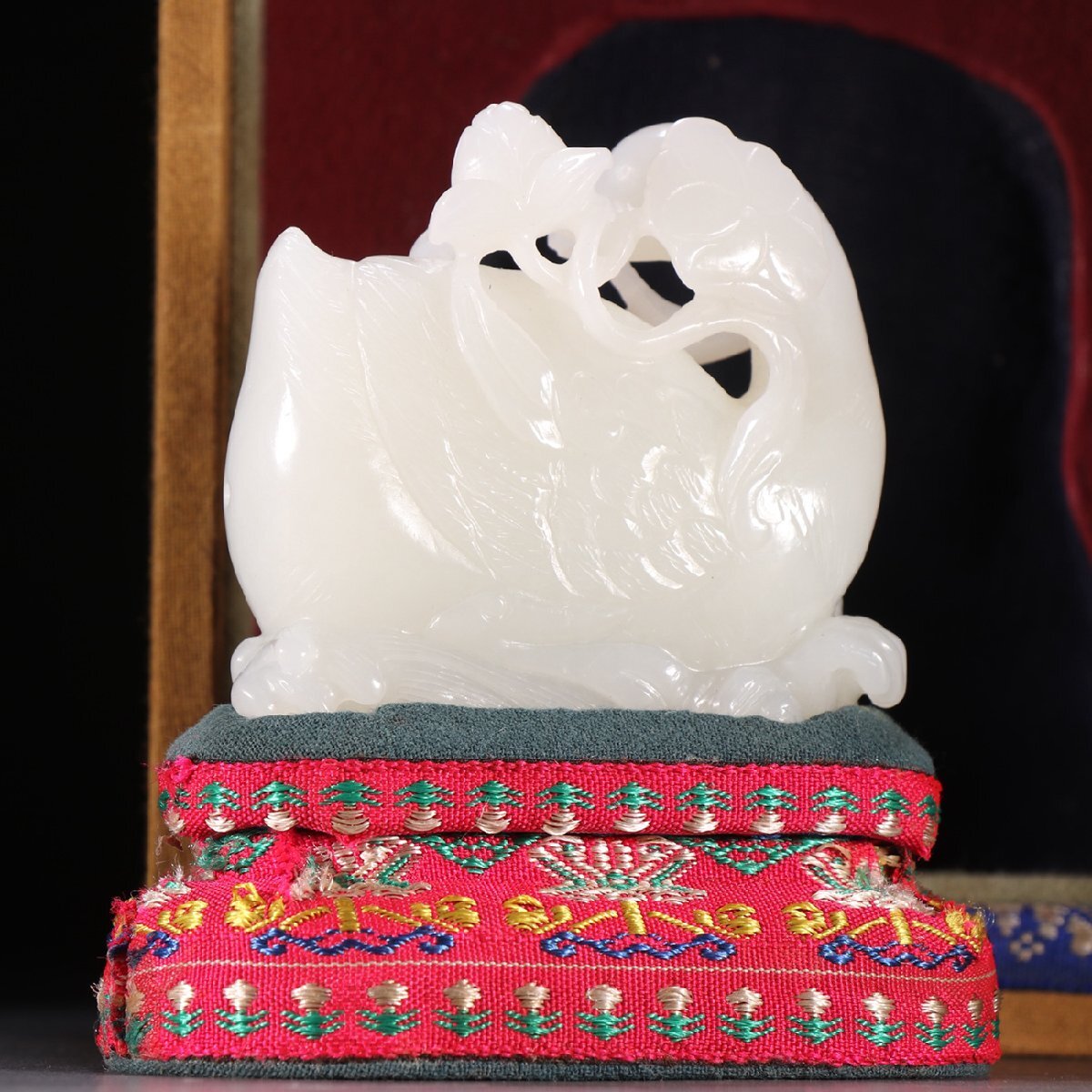 琵琶　中国清　古置物　美術品　古細工 安】清時代 和田玉 白玉 子母鵞紋彫り件 共箱 極細工 古置物 古