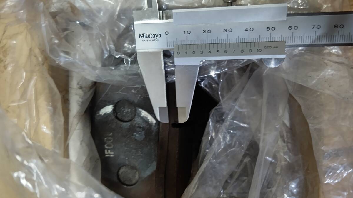 【uesd】ウェイク　ＷＡＫＥ　LA700S(2019式)　フロントブレーキパッド　ノーマル取り外し品　パッド残り5.6mm_画像4