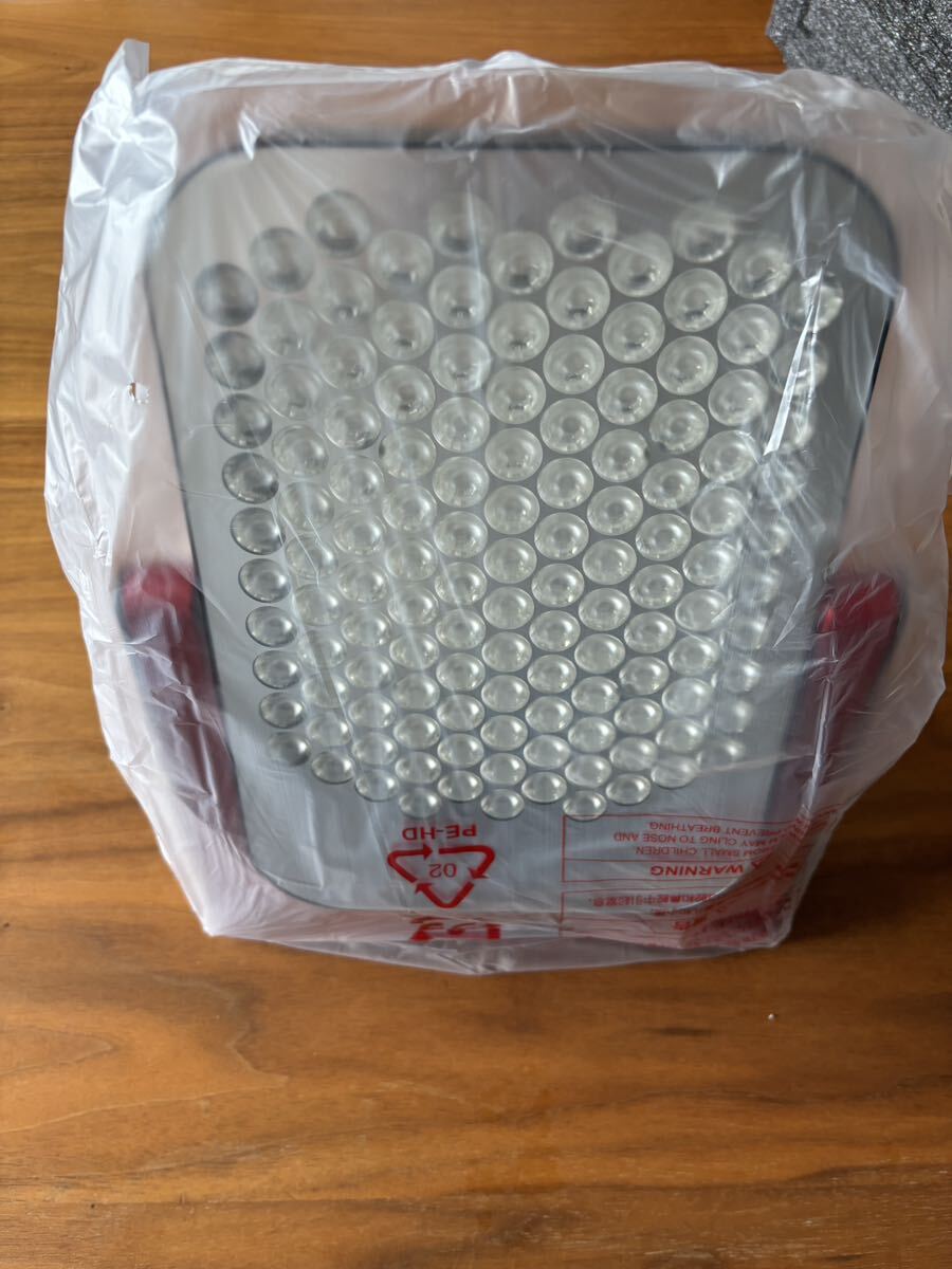 アデランス×シャープBeauStageVIRUGA 美輝神LED美容照射パネル赤 アデランス、LED美容照射パネル「BeauStage VIRUGA（ビュー