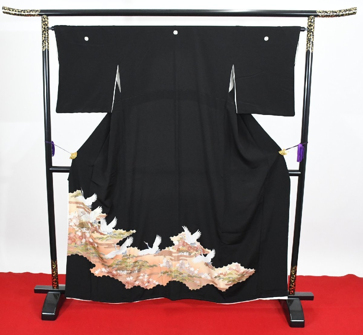 黒留袖 結婚式 舞鶴 枝梅 松 縮緬 身丈154cm 裄丈66cm ★着物 e-1373 桜庭呉服店_画像1