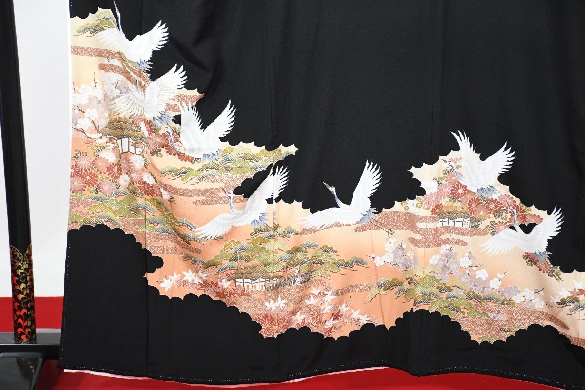 黒留袖 結婚式 舞鶴 枝梅 松 縮緬 身丈154cm 裄丈66cm ★着物 e-1373 桜庭呉服店_画像2