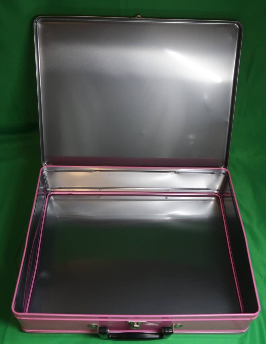 東ハト まねき馬 ストレイジ缶BOX アタッシュケース型 缶ケース サクラローレル_画像2