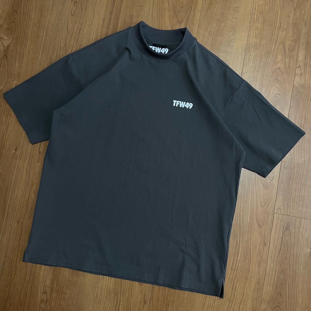 TFW49 MOCKNECK T モックネック XL チャコール　Tシャツ TFW49 MOCKNECK T モックネック XL チャコール Tシャツ
