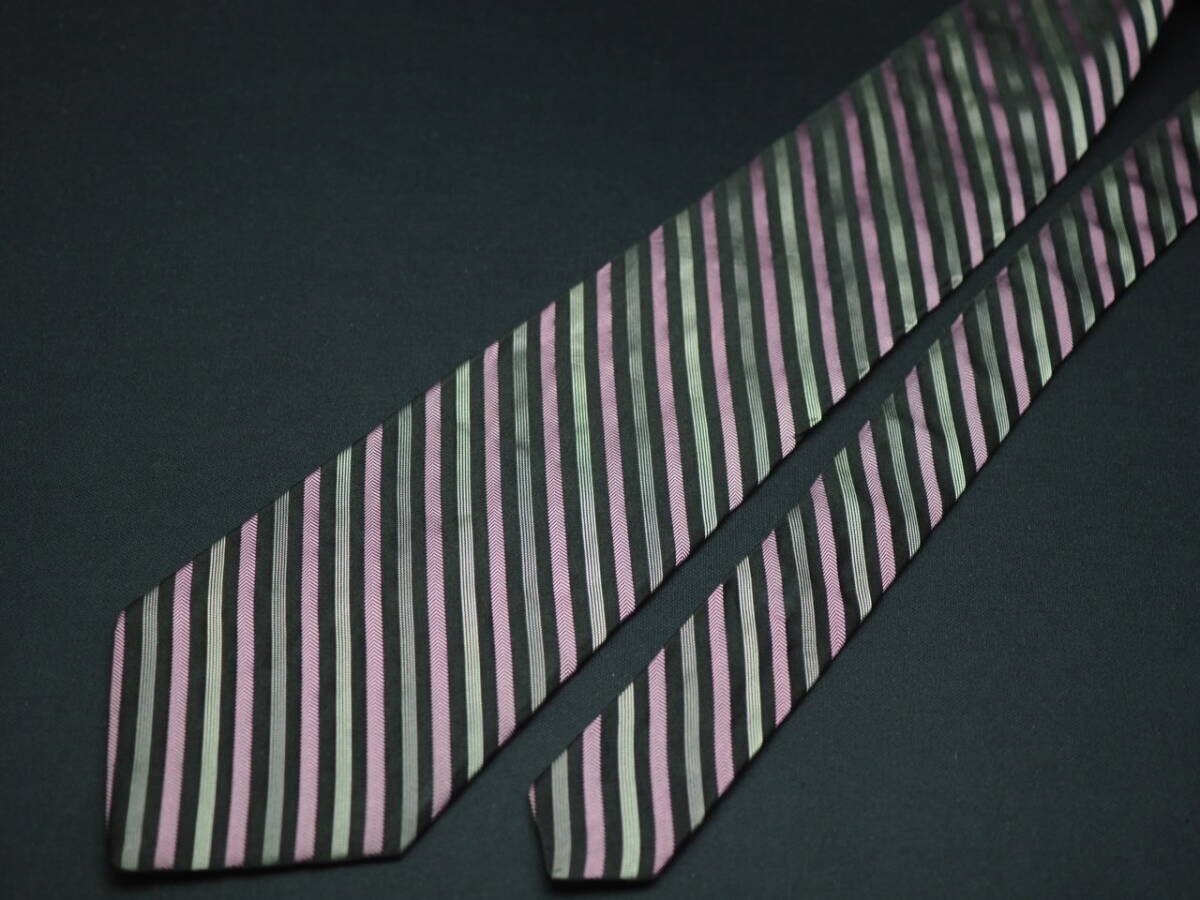 美品【DKNY ダナキャラン ニューヨーク】 F1577 ブラック シルバー ピンク系 SILK ブランド ネクタイ 古着 良品_画像3