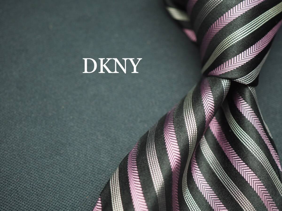 美品【DKNY ダナキャラン ニューヨーク】 F1577 ブラック シルバー ピンク系 SILK ブランド ネクタイ 古着 良品_画像1