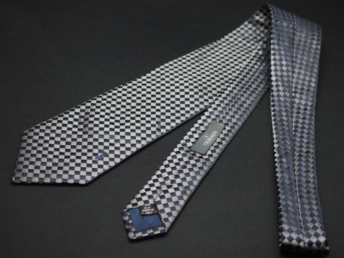 美品【TRUSSARDI トラサルディ】 F1784 グレー ネイビー系 SILK ブランド ネクタイ 古着 良品_画像6