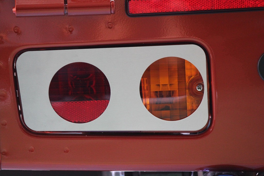 【アウトレット!】 J-NEXT ダイハツ ハイゼット/ハイゼットジャンボ (S500P/S510P) MC前用 アルミ テールレンズカバー 2連丸穴タイプ_画像1