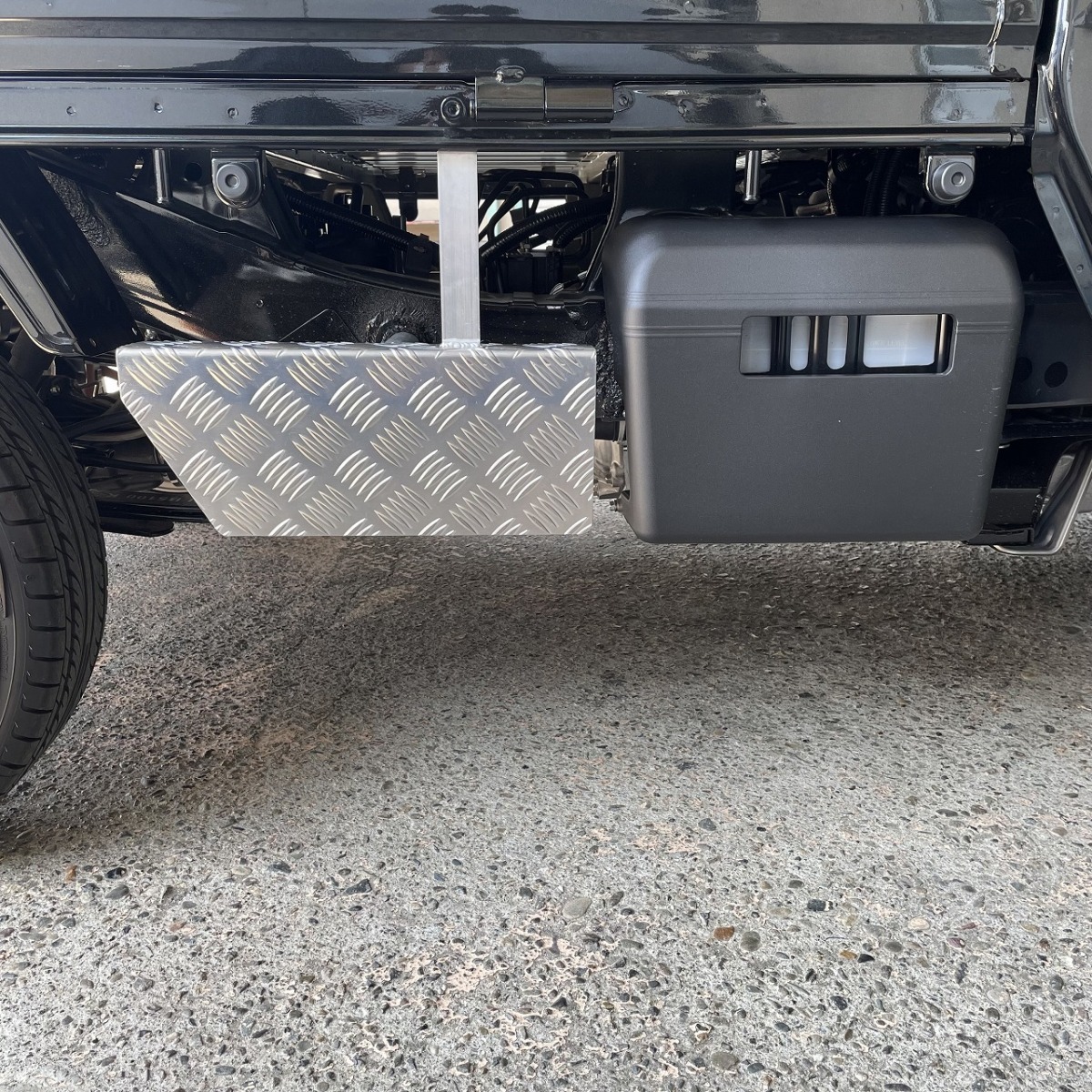 J-NEXT ダイハツ ハイゼットトラック/ハイゼットジャンボ(S500P/S510P) 前期/後期共通 アルミ サイドステップ エアロタイプ 運転席側用_画像1