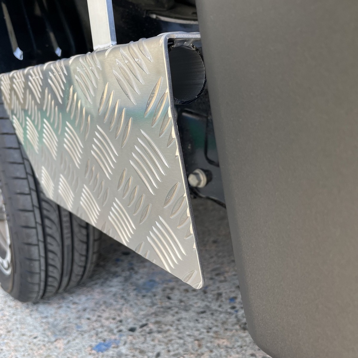 J-NEXT ダイハツ ハイゼットトラック/ハイゼットジャンボ(S500P/S510P) 前期/後期共通 アルミ サイドステップ エアロタイプ 運転席側用_画像7