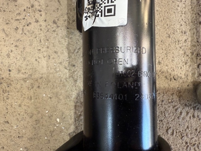 新車外し⭐︎スイフトスポーツZC33S 純正サスペンション⭐︎ 新車外し スズキ 純正 ZC33S スイフトスポーツ サスペンション