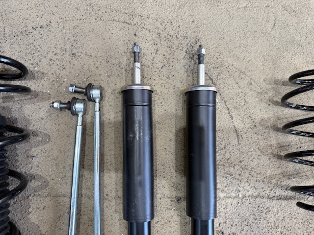 新車外し⭐︎スイフトスポーツZC33S 純正サスペンション⭐︎ 新車外し スズキ 純正 ZC33S スイフトスポーツ サスペンション