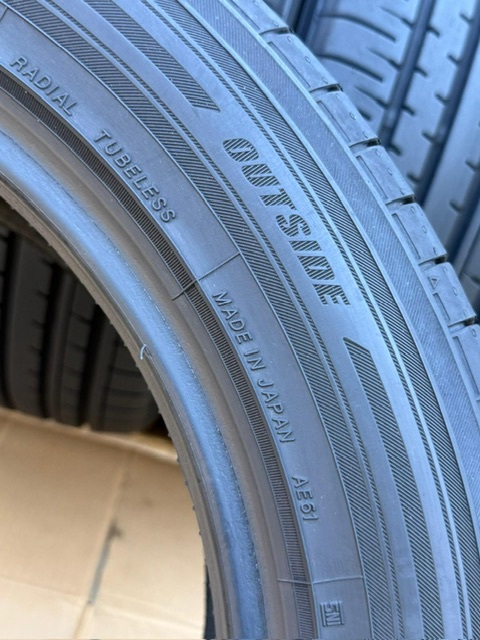 中古タイヤ4本セット 215/55/17 YOKOHAMA BLuEarth 良好な状態の