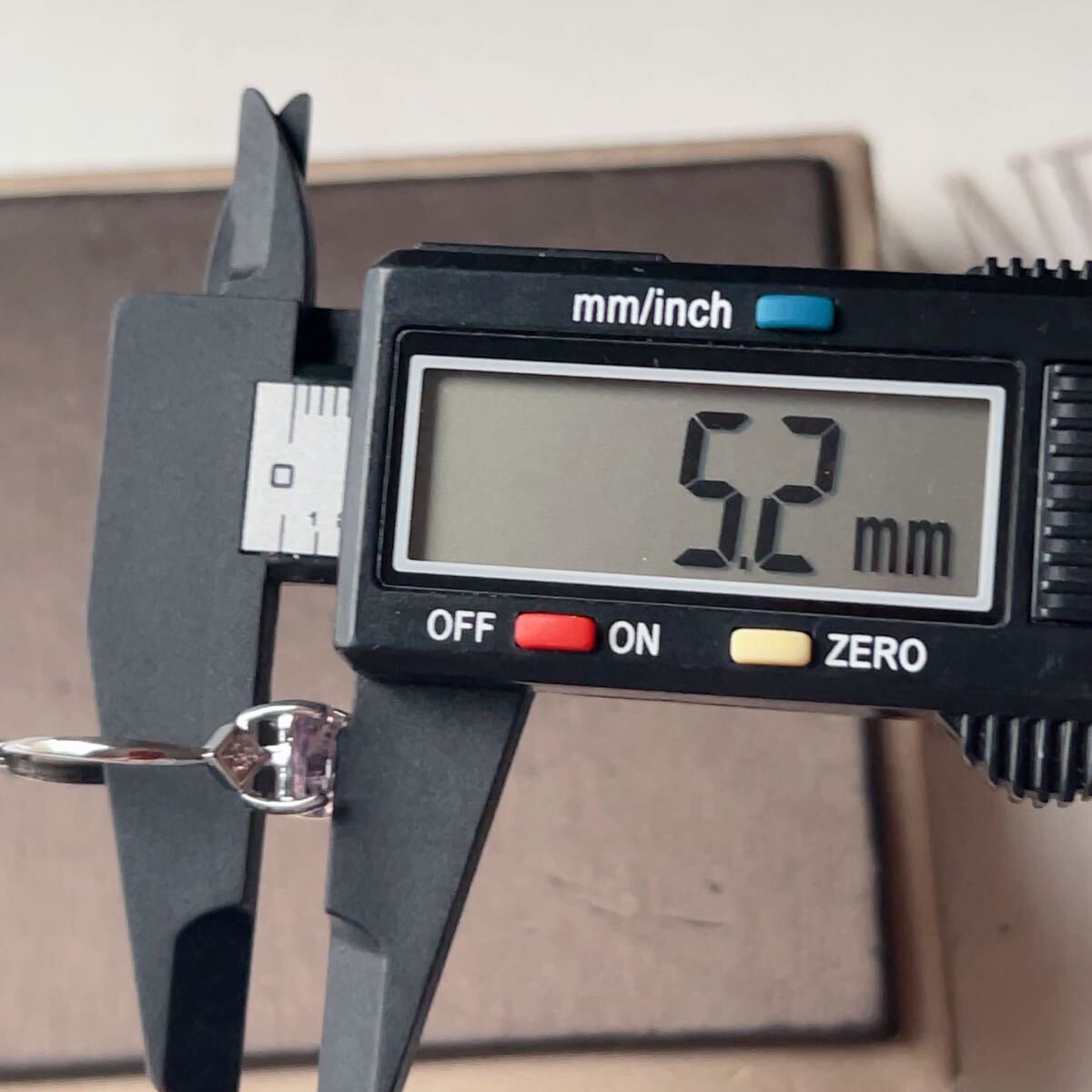 ブラジル産◇紫水晶◇アメジスト◇ キラキラ◇指輪◇リング◇フリーサイズ◇天然石◇パワーストーン◇巾着袋付き◇プレゼントにも038R8248_画像7