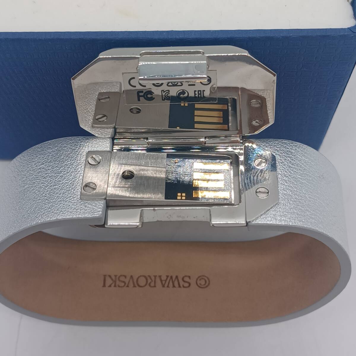 S9803* [ не использовался товар ]SWAROVSKI Swarovski активный crystal USB браслет Silverstone USB2.0 8GB натуральная кожа 