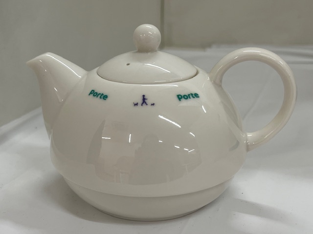 【菊水-382】トヨタ ポルテ porte ノベルティ品 ナルミチャイナ ティーセット ポット&カップ 重ね収納可 美品/(S)