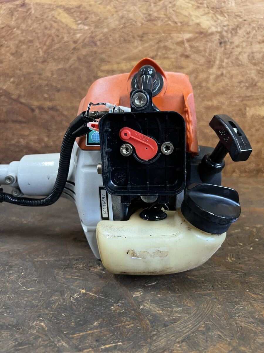即決【8】9 ●草刈機● スチール STIHL FS2401 両手ハンドル エンジン式 肩掛式 刈払機 刈取機 草刈り機 肩掛け 現状品_画像4