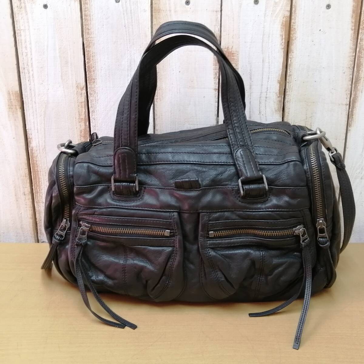 □25082902　ZADIG&VOLTAIRE　ザディグエヴォルテール　ボストンバッグ　ブラックレザー　型押ロゴ　ショルダーストラップ付　ポケット多数_画像1