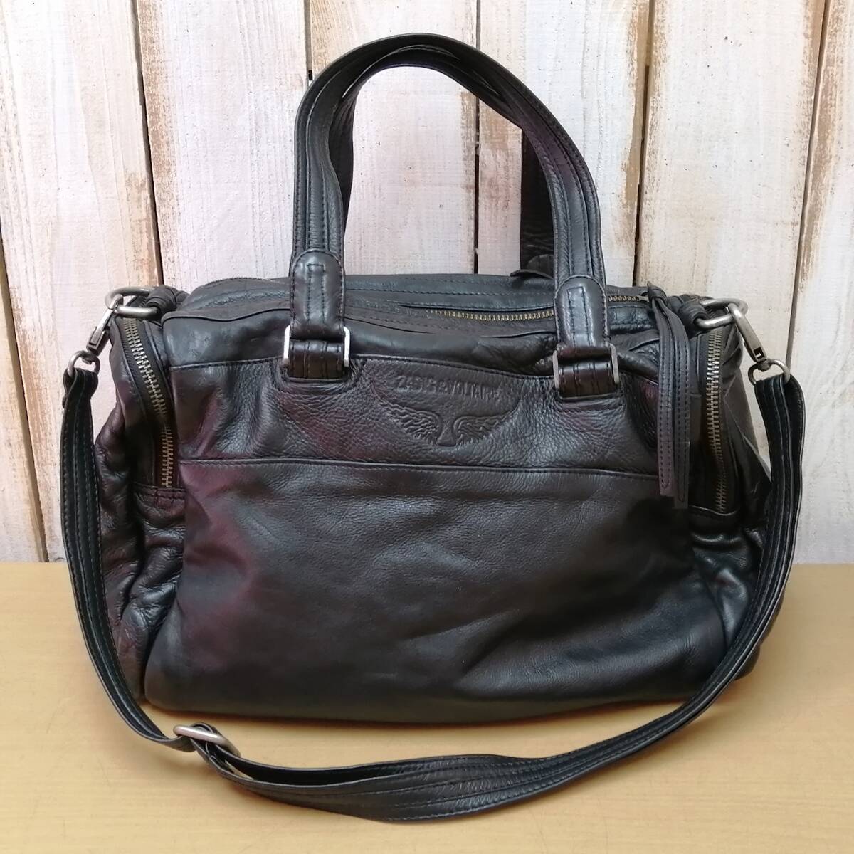 □25082902　ZADIG&VOLTAIRE　ザディグエヴォルテール　ボストンバッグ　ブラックレザー　型押ロゴ　ショルダーストラップ付　ポケット多数_画像2