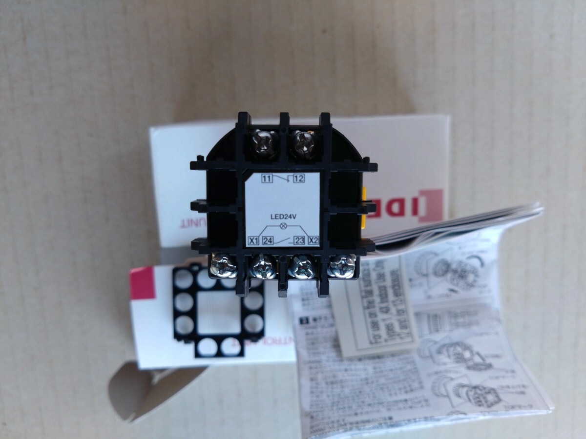 新品未使用 IDEC アイデック 照光式非常停止用押ボタンスイッチ XW1E-LV411Q4MR 2個_画像3