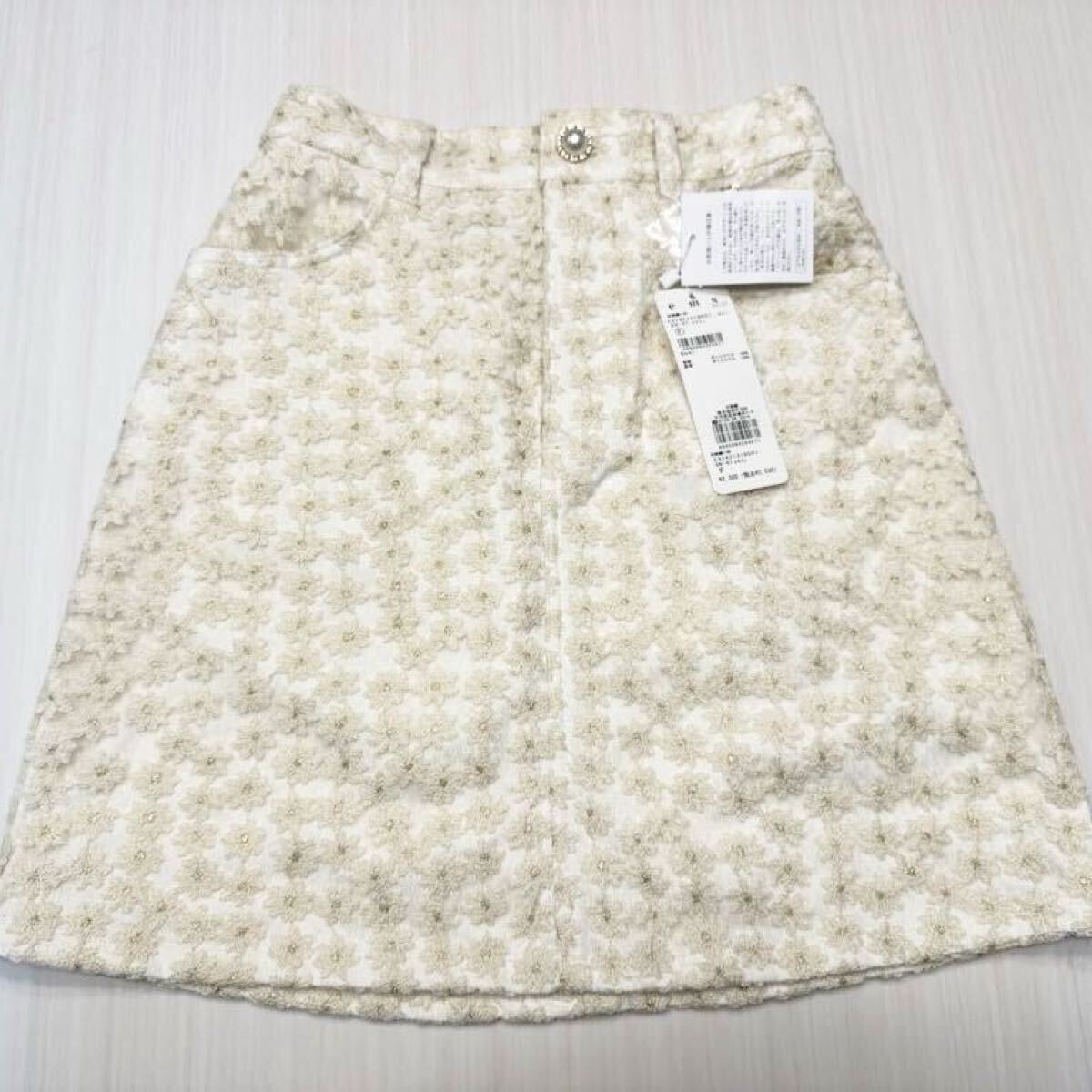 (送料無料)新品未使用品 Ems excite エムズエキサイト レディース 花刺繍ミニスカート☆サイズF ☆実寸平置き 着丈 約42㎝、ウエスト約60㎝_画像1