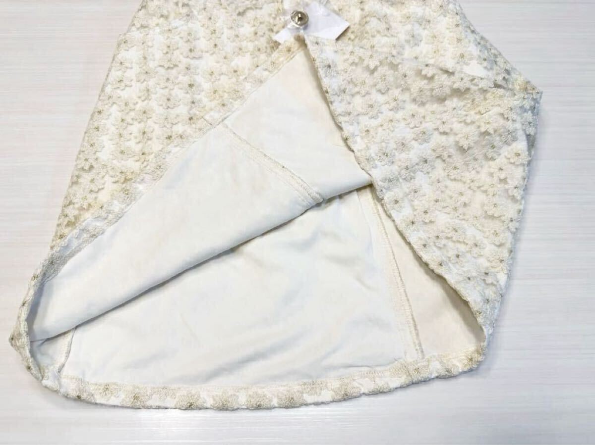 (送料無料)新品未使用品 Ems excite エムズエキサイト レディース 花刺繍ミニスカート☆サイズF ☆実寸平置き 着丈 約42㎝、ウエスト約60㎝_画像3