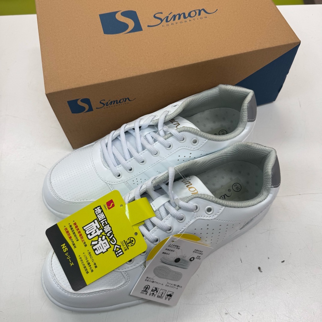 伊5609 NS611 白静電　プロスニーカー　２６.０cm 未使用　新品_画像1