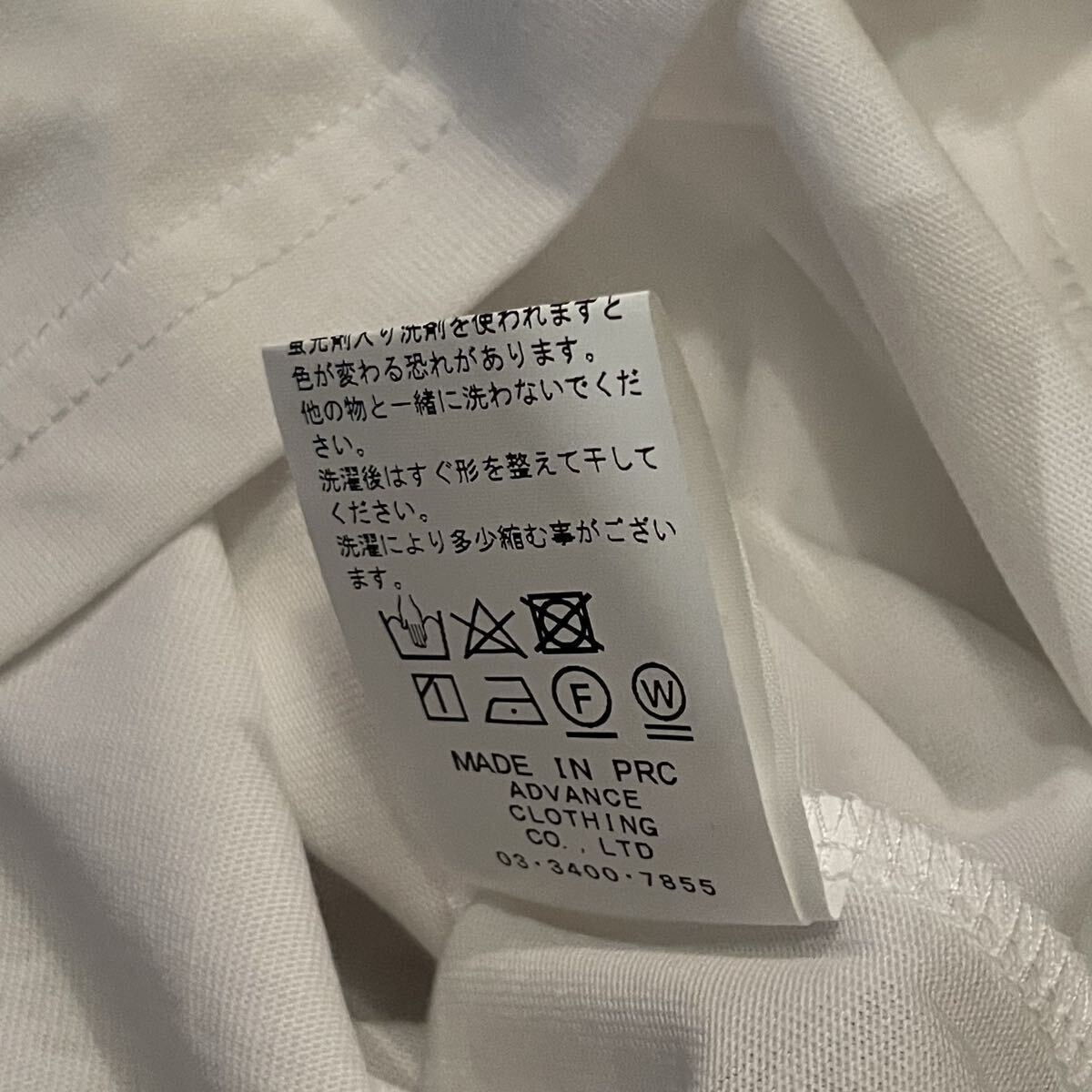 ホワイトVネック バイカラーTシャツ Vネック グレーリブ　Vネックカットソー エンブレムデザイン ホワイトT　Vネック　白T　Sサイズ 未使用_画像9