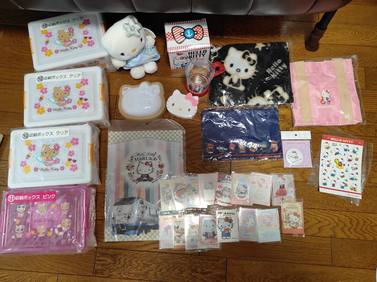 ハローキティ キティ ぬいぐるみ 収納ボックス 缶バッジ カード まとめ売り ハローキティ キティ ぬいぐるみ 収納ボックス 缶バッジ カード